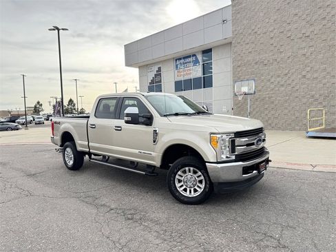 Used 2017 Ford F250 XLT image 2