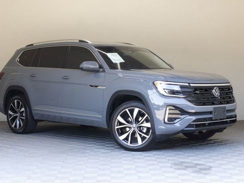 Used 2025 Volkswagen Atlas SEL Premium R-Line AWD/4WD image 2