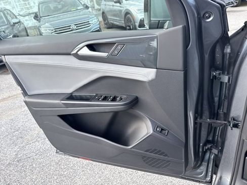 Certified 2022 Volkswagen Taos SEL image 23