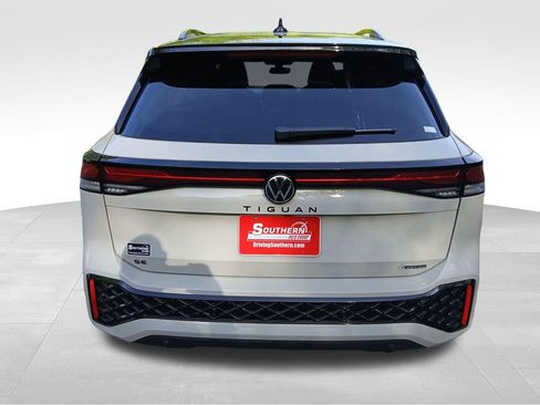 New 2026 Volkswagen Tiguan SE R-Line AWD/4WD image 4