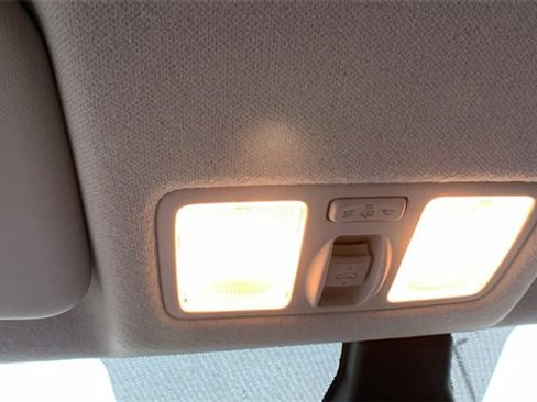 Used 2025 Hyundai Venue SEL image 17