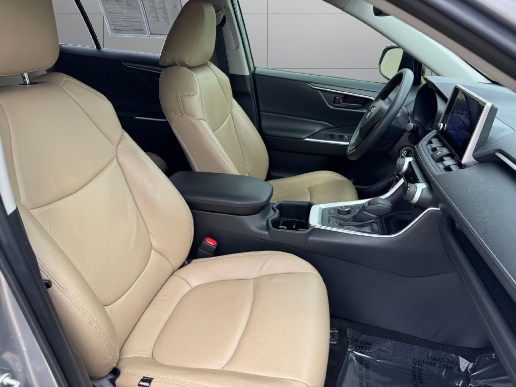 Certified 2025 Toyota RAV4 LE AWD/4WD image 17