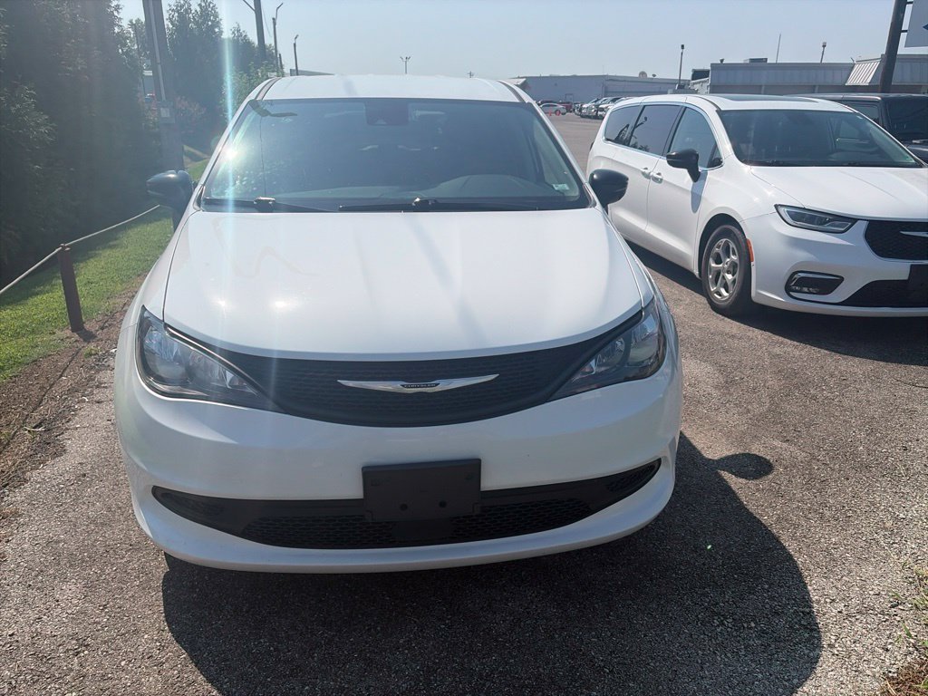 Used 2024 Chrysler Voyager LX FWD image 8