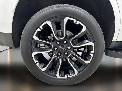 Used 2024 GMC Yukon SLT w/ SLT Premium Package AWD/4WD image 10