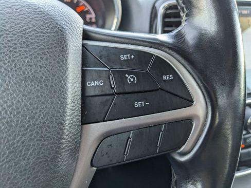 Used 2021 Jeep Grand Cherokee Laredo X image 25