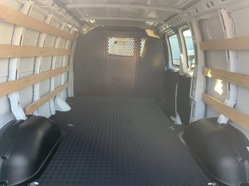 Used 2024 GMC Savana 2500 w/ Driver Convenience Package image 12