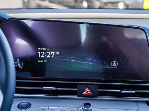 New 2025 Hyundai Elantra Limited image 16