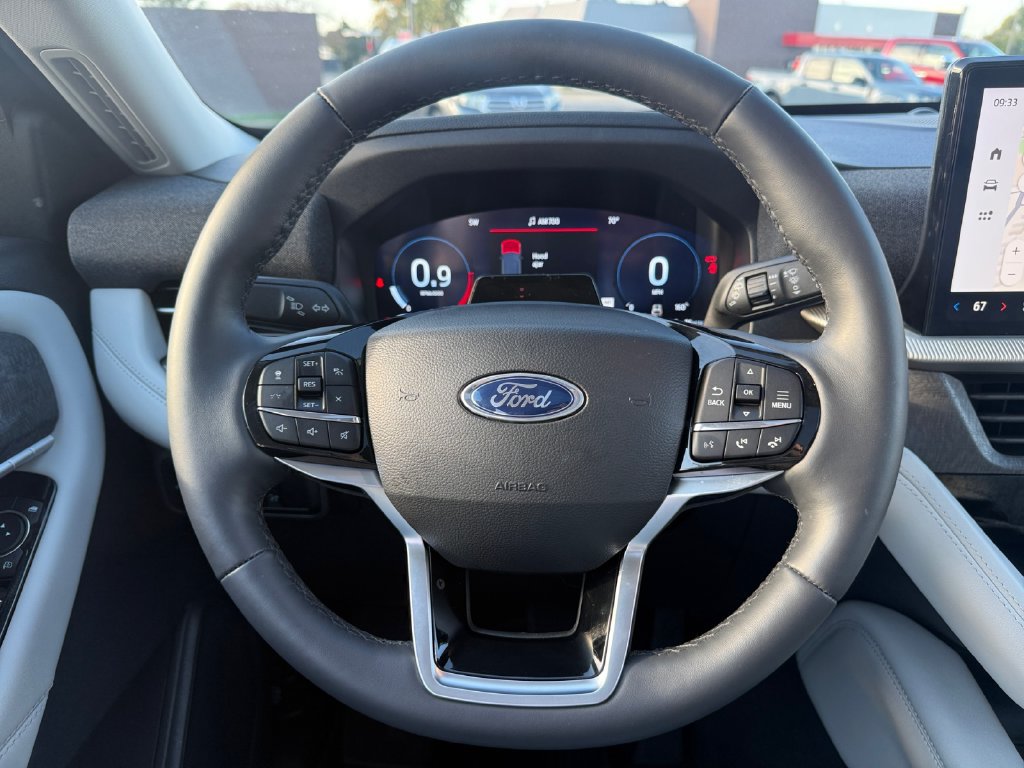 Used 2026 Ford Explorer Platinum w/ LUX Leather Package AWD/4WD image 29