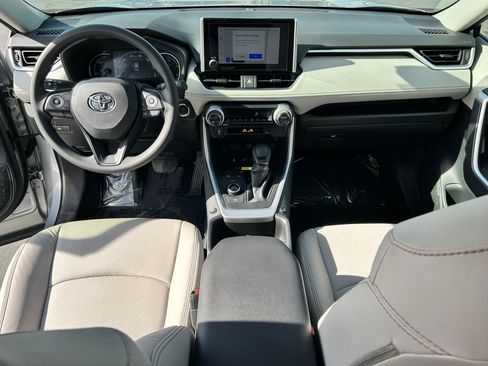 Used 2025 Toyota RAV4 XLE image 22