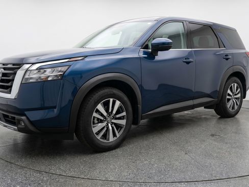 Used 2025 Nissan Pathfinder SV AWD/4WD image 3