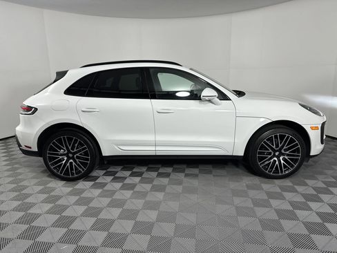 Certified 2025 Porsche Macan image 8