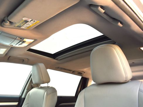Used 2018 Toyota Highlander XLE AWD/4WD image 47