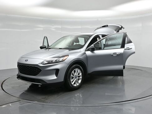 Used 2022 Ford Escape SE image 27