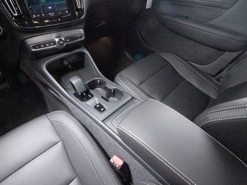 Certified 2025 Volvo XC40 B5 Core w/ Protection Package Premier image 9