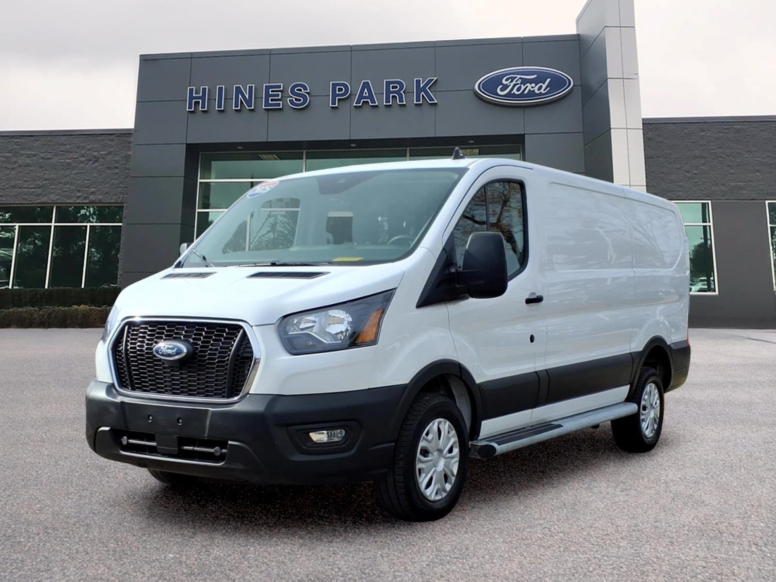 Used 2025 Ford Transit 250 Low Roof w/ Exterior Upgrade Package RWD image 3