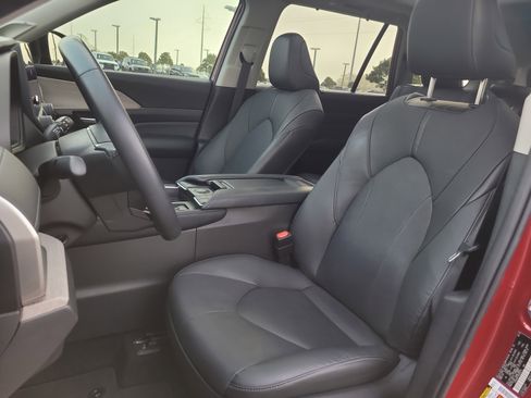 Certified 2024 Toyota Grand Highlander Limited image 22