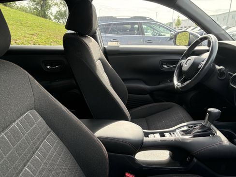 Used 2023 Honda HR-V Sport image 9