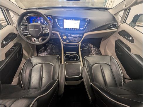 Used 2023 Chrysler Pacifica Limited FWD image 11