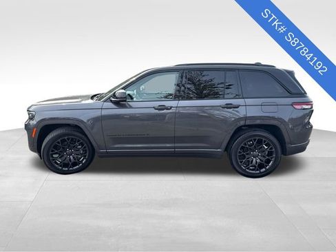 New 2025 Jeep Grand Cherokee Summit w/ Obsidian Package image 4