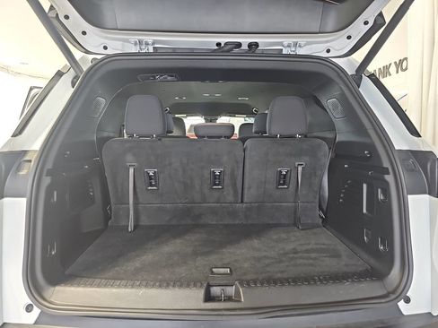 Used 2025 Chevrolet Traverse LT AWD/4WD image 17