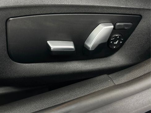 Used 2018 BMW 530e xDrive image 25