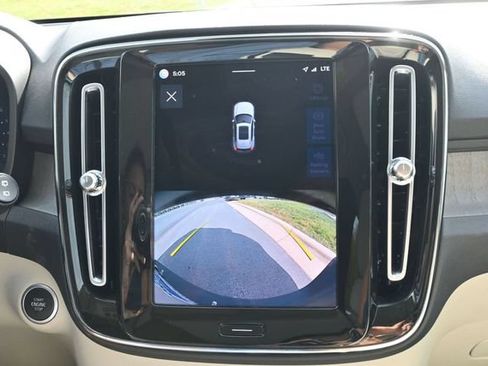 Used 2023 Volvo XC40 B5 Plus w/ Protection Package Premier AWD/4WD image 25