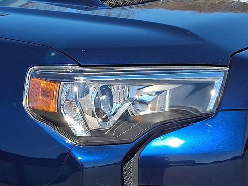 Used 2021 Toyota 4Runner Venture w/ Moonroof Package image 9