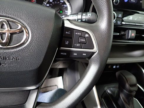 Used 2023 Toyota Highlander L FWD image 26