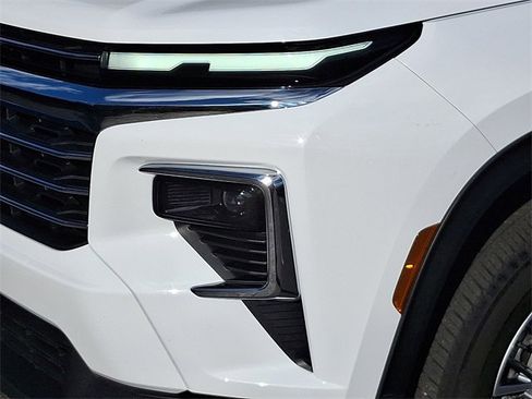 Used 2025 Chevrolet Traverse LT image 9