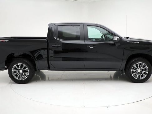 Used 2024 Chevrolet Silverado 1500 LT image 2