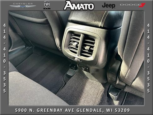 Used 2015 Jeep Cherokee Latitude FWD image 18