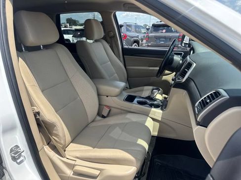 Used 2021 Jeep Grand Cherokee Laredo RWD image 11