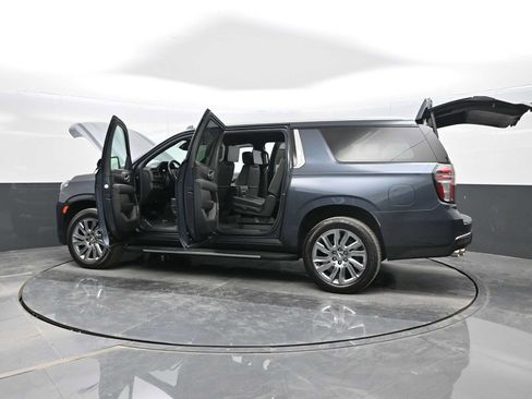 Used 2021 Chevrolet Suburban Premier AWD/4WD image 30