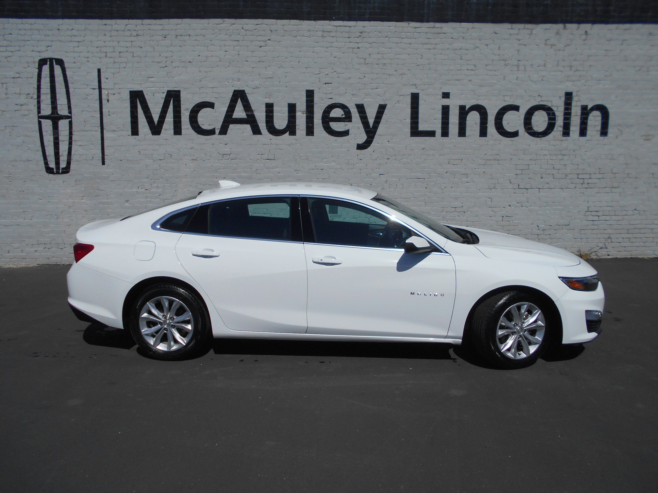 Used 2024 Chevrolet Malibu LT FWD image 1