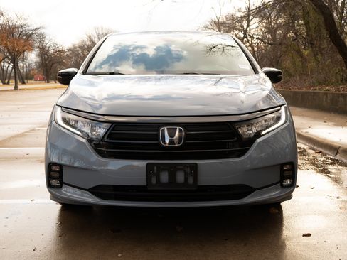 Certified 2024 Honda Odyssey Sport image 3