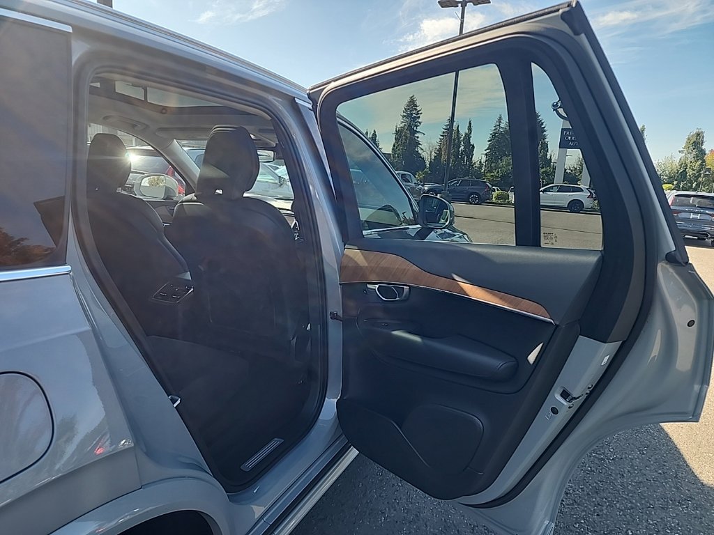 Used 2024 Volvo XC90 T8 Plus w/ Protection Package Premier AWD/4WD image 17