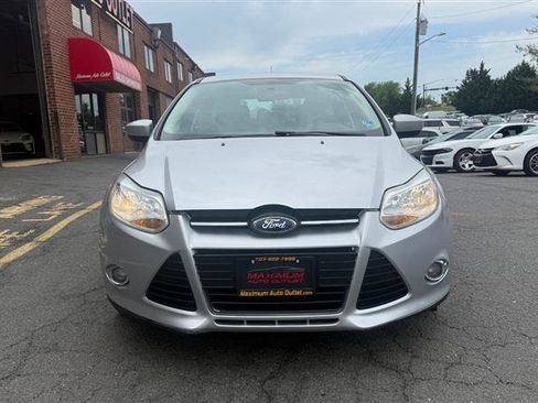 Used 2012 Ford Focus SE FWD image 2
