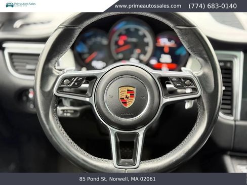 Used 2018 Porsche Macan Turbo AWD/4WD image 19