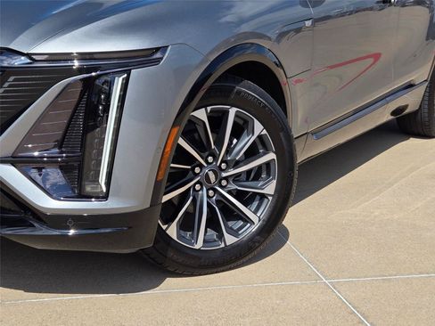Used 2024 Cadillac Lyriq Sport RWD image 7