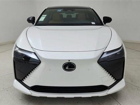 Used 2024 Lexus RZ 450e Premium w/ Technology Package image 2