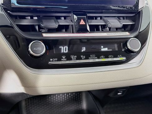 Used 2024 Toyota Corolla LE w/ LE Convenience Package FWD image 20