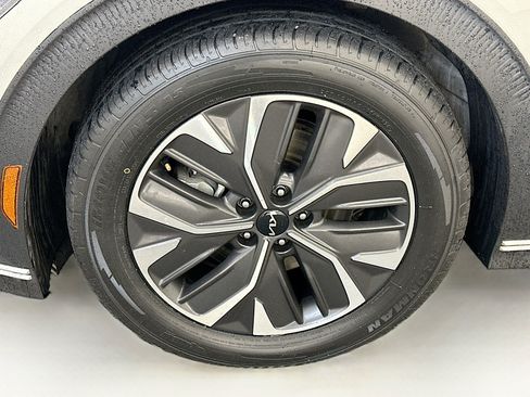 Used 2024 Kia EV6 Light AWD/4WD image 34