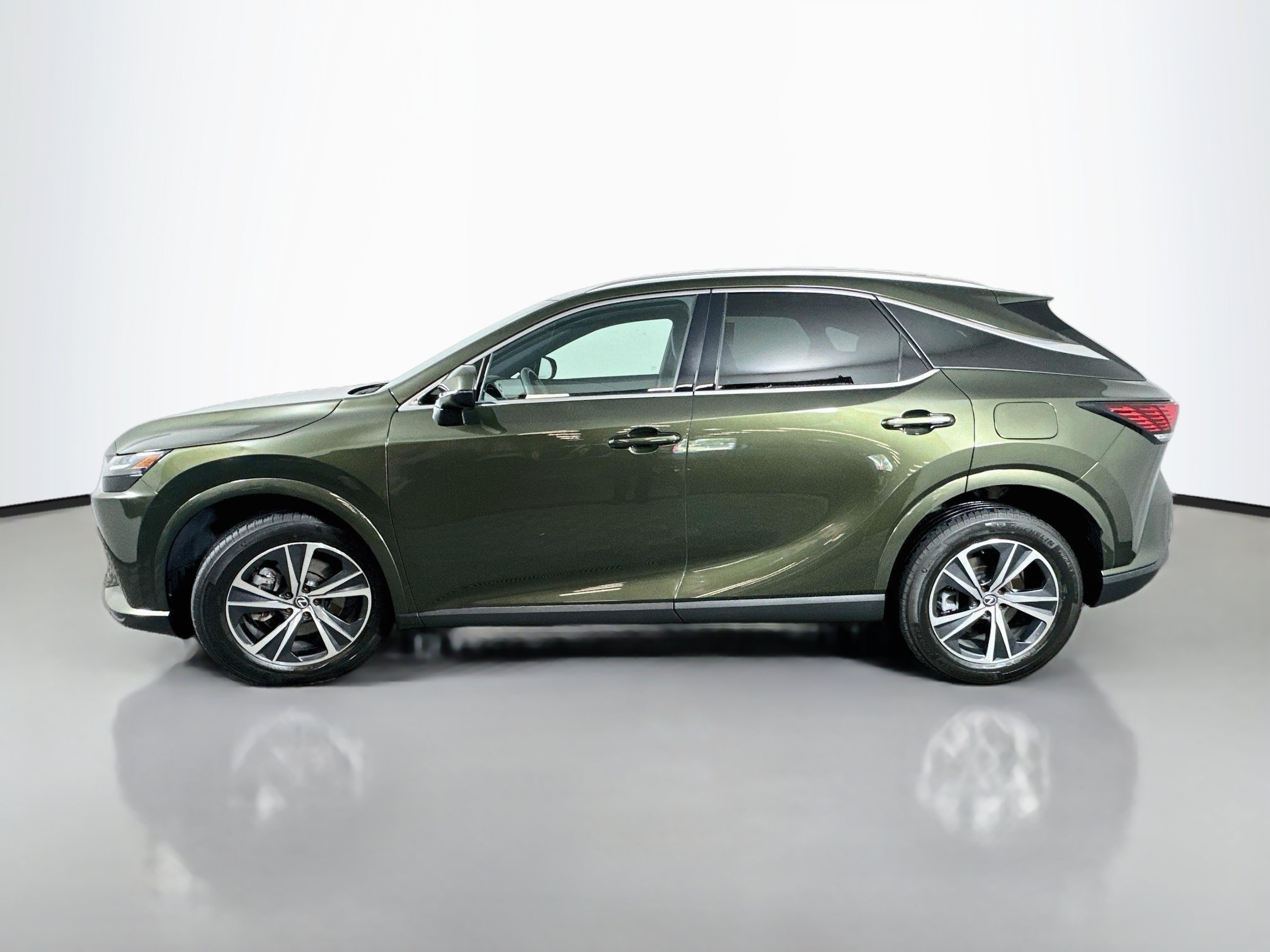 Used 2023 Lexus RX 350 Premium w/ Cold Area Package AWD/4WD image 4