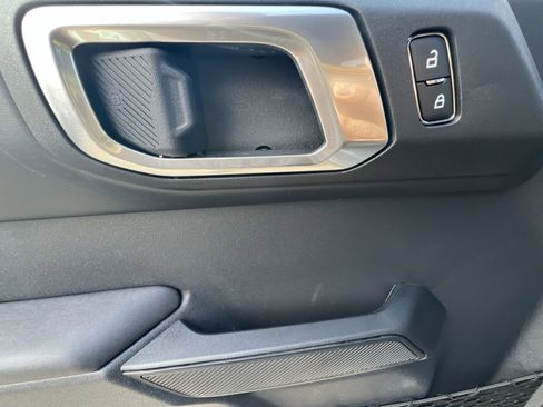 New 2026 Ford Bronco Badlands image 15