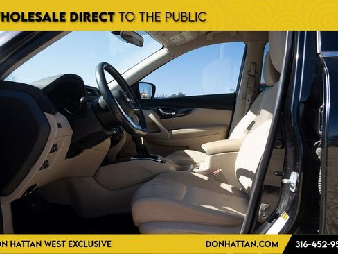 Used 2017 Nissan Rogue SV w/ SV Premium Package image 3