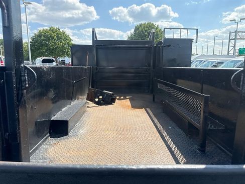 Used 2018 RAM 5500 Tradesman w/ Power & Remote Entry Group RWD image 17