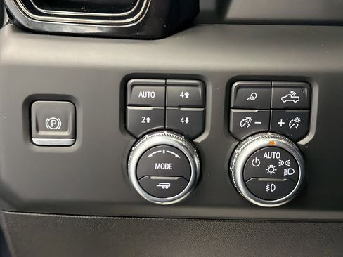 Used 2024 GMC Sierra 1500 AT4 w/ AT4 Preferred Package AWD/4WD image 23