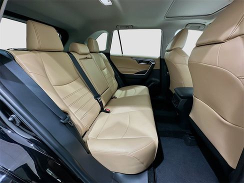 Used 2025 Toyota RAV4 XLE Premium image 27