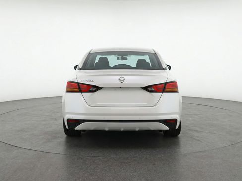Used 2025 Nissan Altima 2.5 SV FWD image 7