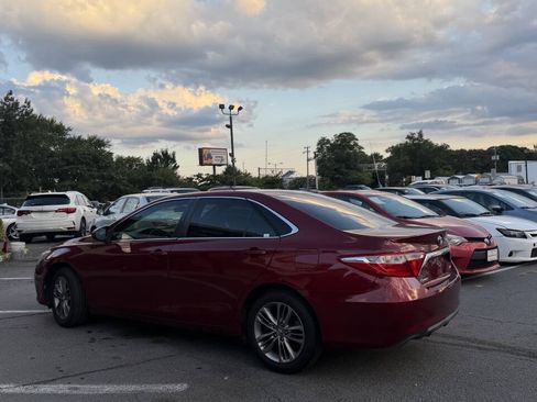 Used 2017 Toyota Camry SE FWD image 12